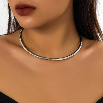 Elegant Chunky Circle Torques Necklace - Trendy Choker Collar for Women 2023