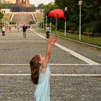 Tangle-Free Parachute Toys - Outdoor Flying Toy for Kids