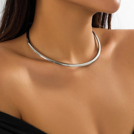 Elegant Chunky Circle Torques Necklace - Trendy Choker Collar for Women 2023
