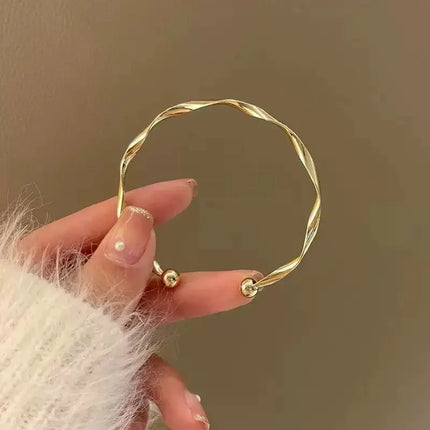 2025 Minimalist Geometric Bending Bracelet - Creative Adjustable Design for Women